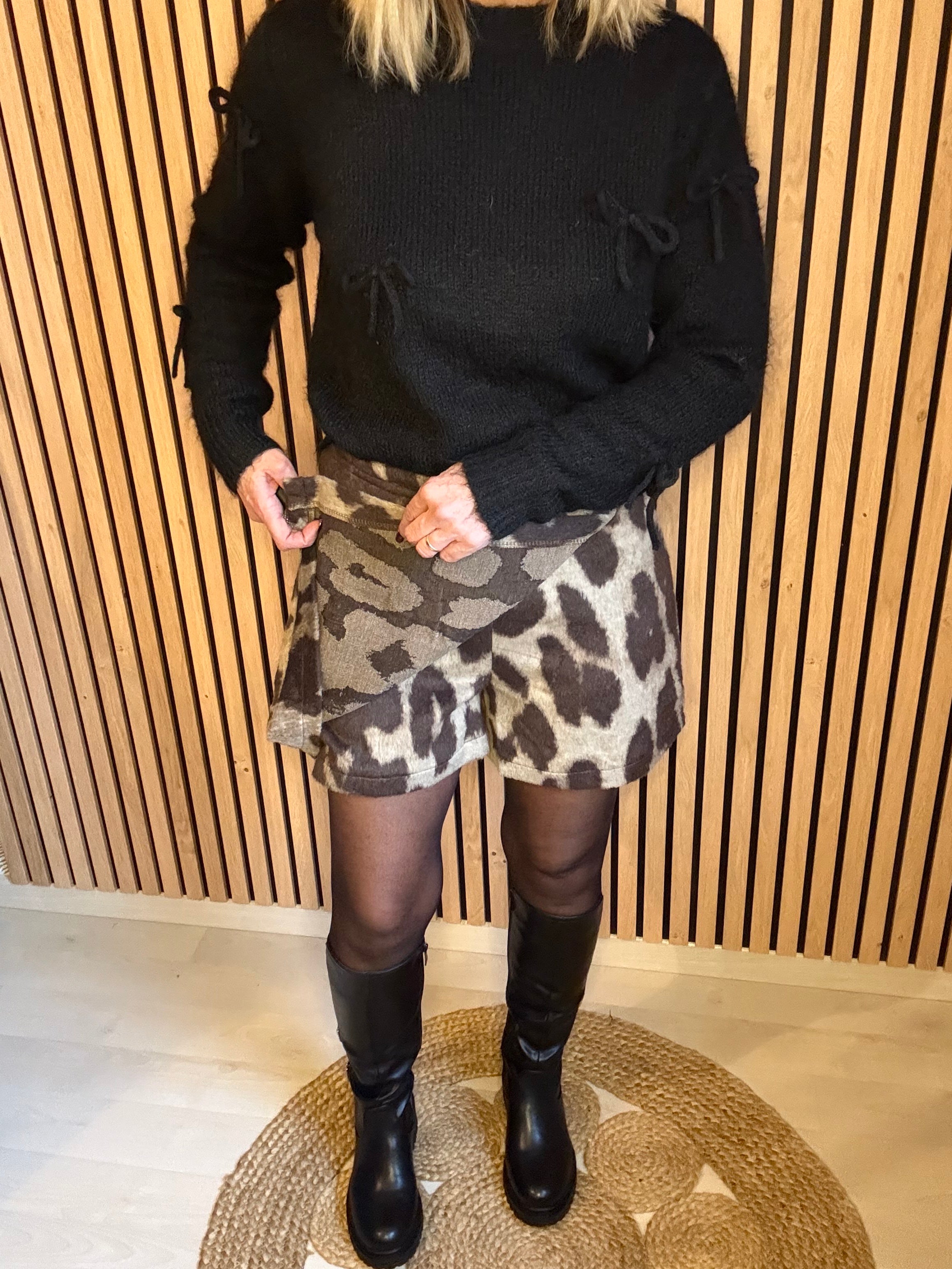 Jupe-short motifs "vache"